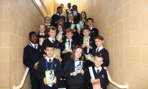 Latest News » Year 7 students receive Bookbuzz novels